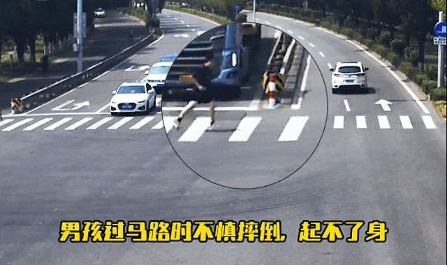 公交车司机“弃车”狂奔！网友怒赞