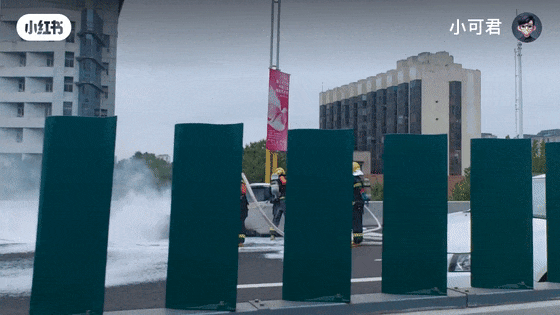 上海南北高架突发，整个车头在燃烧！官方最新消息→