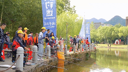 学生想在学校钓鱼怎么办？学校：安排上了！