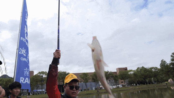 学生想在学校钓鱼怎么办？学校：安排上了！