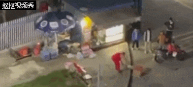 气愤！男子当街虐杀小狗，惨叫声响彻街区，警方：只能警告勿扰民