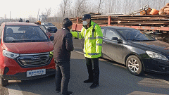 家长们的私家车为什么都停在了派出所? 家长们的私家车为什么都停在了派出所?