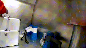 危急时刻，高铁破例临停1分钟！