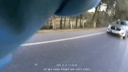 警车国道拦截,缴获7万元黄金!现场曝光 警车国道拦截,缴获7万元黄金!现场曝光