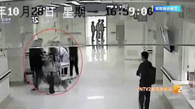 危急！心脏骤停！路过的他冲上去了……