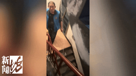 楼上一个操作,自家一片狼藉!沪一女子抓狂:有家不能住…