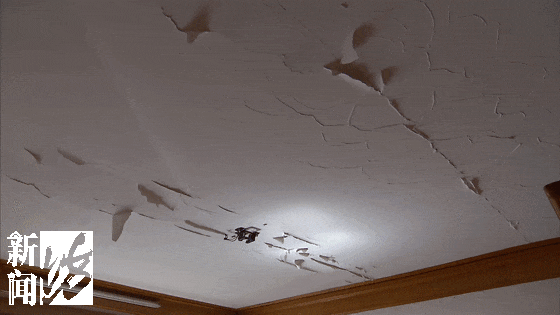 楼上一个操作,自家一片狼藉!沪一女子抓狂:有家不能住…