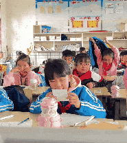 “00后”老师的小纸条火了!网友:独属他们的瞬间 “00后”老师的小纸条火了!网友:独属他们的瞬间