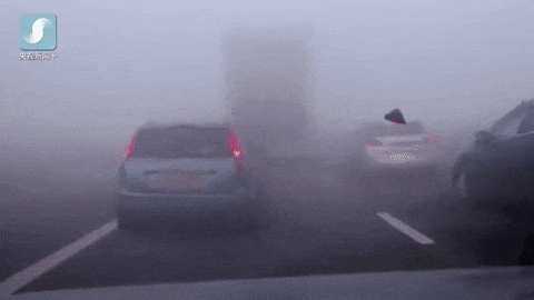 秋冬季节“团雾”多发 高速公路安全行车技巧速来查收！