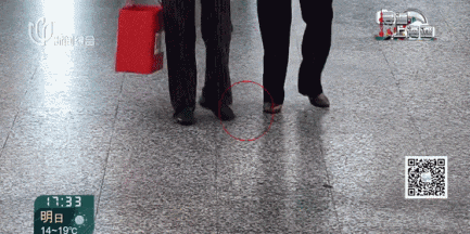 事发上海地铁!阿姨急疯!民警一个细节锁定→ 事发上海地铁!阿姨急疯!民警一个细节锁定→