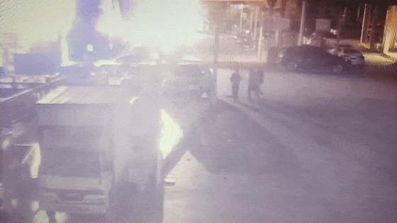 接完电话,李师傅把车开进了派出所…… 接完电话,李师傅把车开进了派出所……