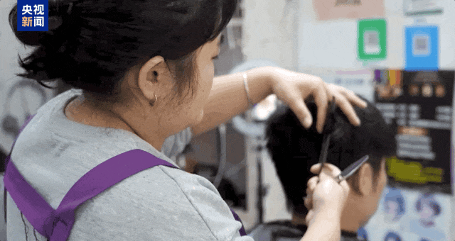 因为“听得懂话”，这个女理发师火了