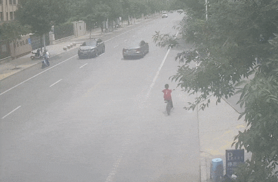孩子，自行车不能这么骑