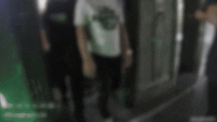 “同城美女”相约，2名男子提取数万现金……警方出击，4人被抓！