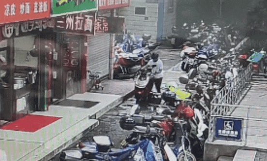 在海宁偷了车就跑路？警方：追捕！