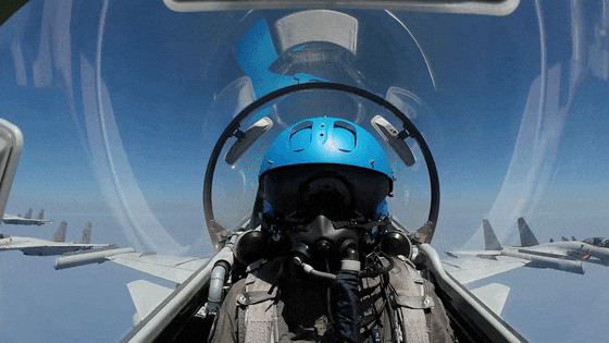 最新画面公开!“飞鲨”家族“三兄弟”实战化训练→ 最新画面公开!“飞鲨”家族“三兄弟”实战化训练→