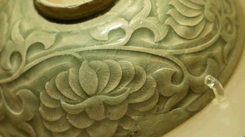 太开门了!千万粉丝博主“听泉赏宝”撞脸陕西这件文物!登上热榜! 太开门了!千万粉丝博主“听泉赏宝”撞脸陕西这件文物!登上热榜!