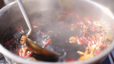 做不完,根本做不完!杭州500米巷子卖出10万多只!没人能空手走出去... 做不完,根本做不完!杭州500米巷子卖出10万多只!没人能空手走出去...