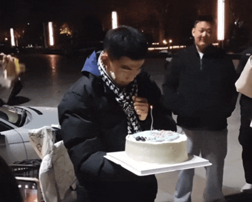 大学生深夜走出图书馆被“围堵”,网友:“我是真的会哭” 大学生深夜走出图书馆被“围堵”,网友:“我是真的会哭”