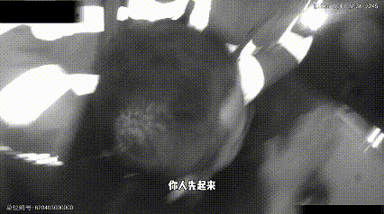 “哥我错了,我给你磕头!我对天发誓是第一次!” “哥我错了,我给你磕头!我对天发誓是第一次!”