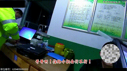 “哥我错了,我给你磕头!我对天发誓是第一次!” “哥我错了,我给你磕头!我对天发誓是第一次!”