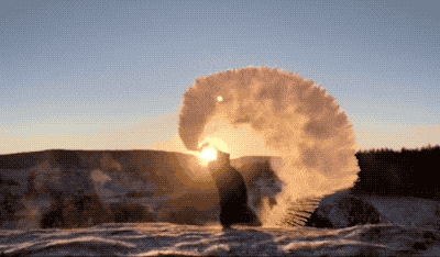 危险️!女子跟风打卡致二级烫伤 危险️!女子跟风打卡致二级烫伤