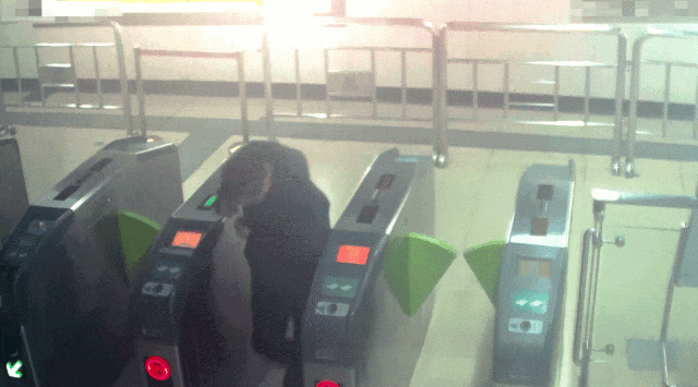 武汉地铁黑衣男子，监控画面公开！