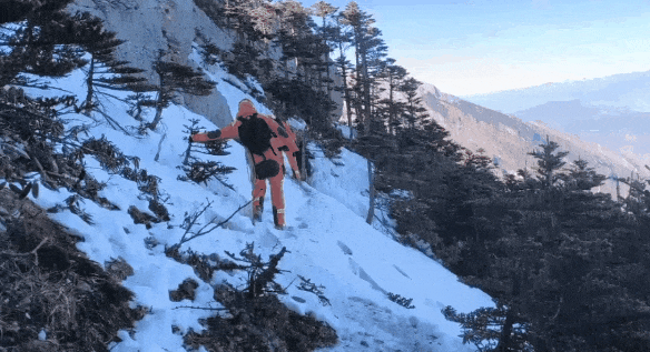 4500米雪山,31岁贵州男子突然“发病”!报警1天后…… 4500米雪山,31岁贵州男子突然“发病”!报警1天后……