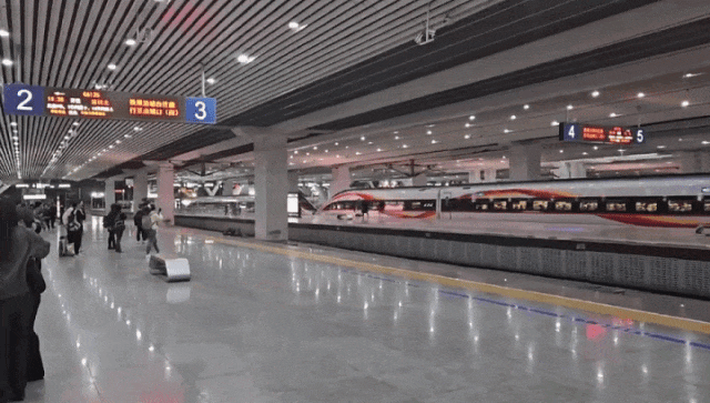 突发！一高铁紧急停车！官方深夜通报