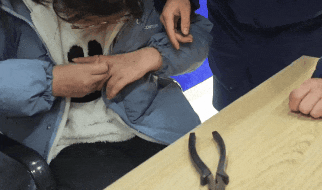 横店女子找寻专属“魔戒”，却4天3进消防站求解脱