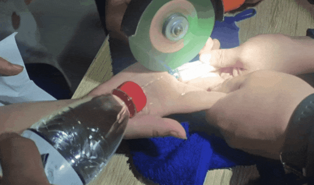 横店女子找寻专属“魔戒”，却4天3进消防站求解脱