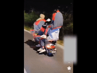 7名学生同骑一辆电动车，画面惊险！交警提示