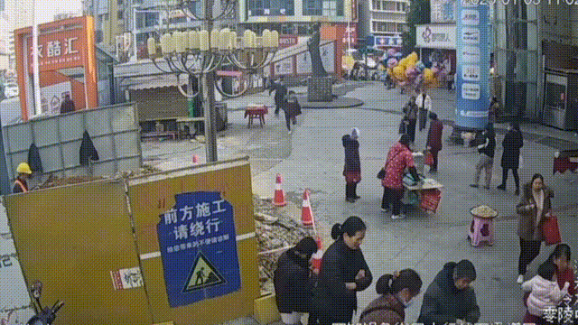 街头上演“速度与激情” 湖南民警狂追三条街,逃犯累瘫! 街头上演“速度与激情” 湖南民警狂追三条街,逃犯累瘫!