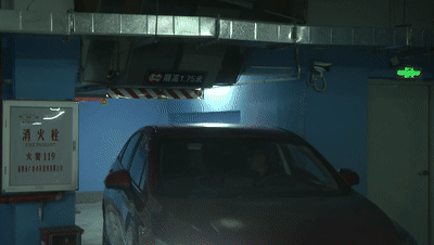 深圳一小区现诸多奇葩车位