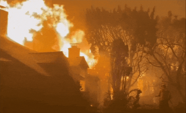 加州山火预估损失达500亿美元，洛杉矶成重灾区！近20万人被警告……