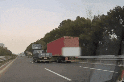 海宁两名货车司机开“斗气车”被警方拘留! 海宁两名货车司机开“斗气车”被警方拘留!