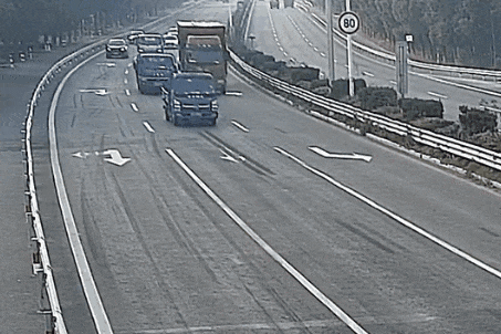 海宁两名货车司机开“斗气车”被警方拘留! 海宁两名货车司机开“斗气车”被警方拘留!