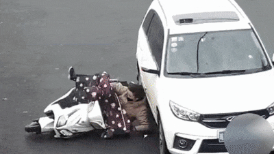 惊魂瞬间!这样骑车太危险! 惊魂瞬间!这样骑车太危险!