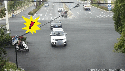 惊魂瞬间!这样骑车太危险! 惊魂瞬间!这样骑车太危险!