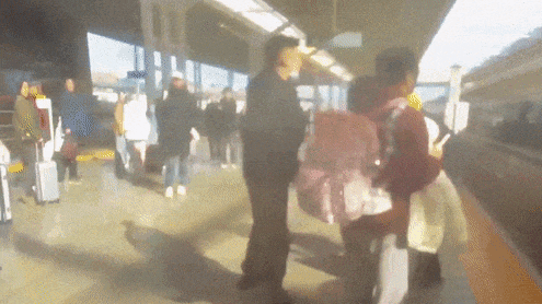 车开了，孩子没下来！