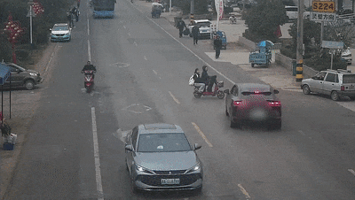 骑车“鬼探头”,糟了! 骑车“鬼探头”,糟了!