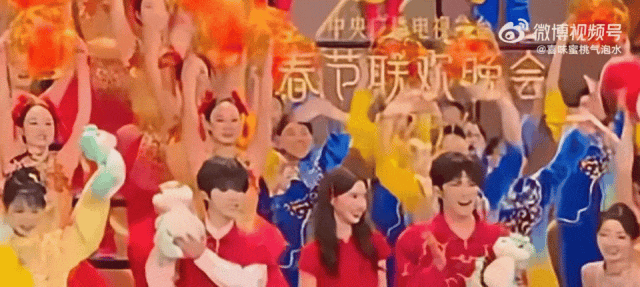 春晚上“捅篓子”?网友笑喷!金晨道歉了 春晚上“捅篓子”?网友笑喷!金晨道歉了