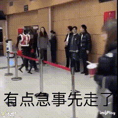 这位“顶流”一夜出圈！网友提问：“为什么不穿裤子？”