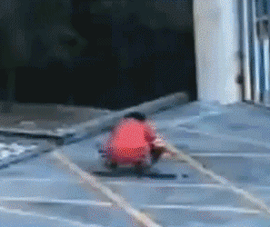 一男孩往化粪池扔鞭炮,引发爆炸!汽车炸翻!网友热议→ 一男孩往化粪池扔鞭炮,引发爆炸!汽车炸翻!网友热议→