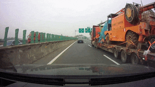 返程请注意!这样开车,被撞了还要负全责! 返程请注意!这样开车,被撞了还要负全责!