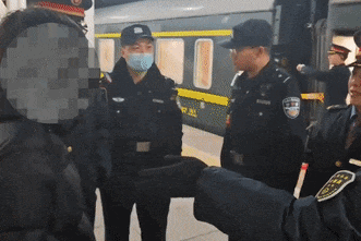 辽宁少年负气离家出走，坐上前往深圳的火车！家长急疯了……