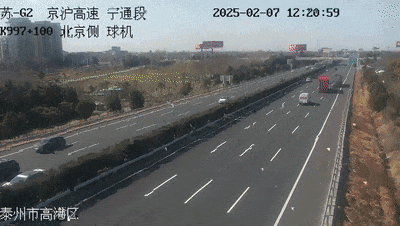 高速上撞警车！