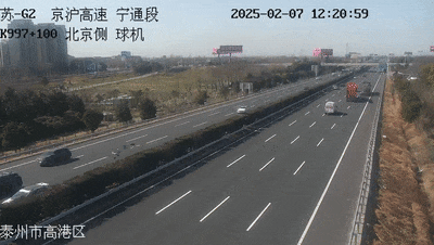 高速上撞警车！
