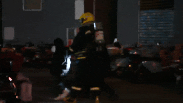 “教科书”式自救!云南9岁女孩带领5岁弟弟成功逃生 “教科书”式自救!云南9岁女孩带领5岁弟弟成功逃生