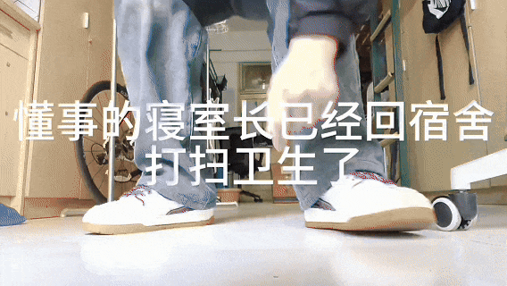 “大家千万不要被大学生骗了！他们其实只有在回学校的路上是难过的！”